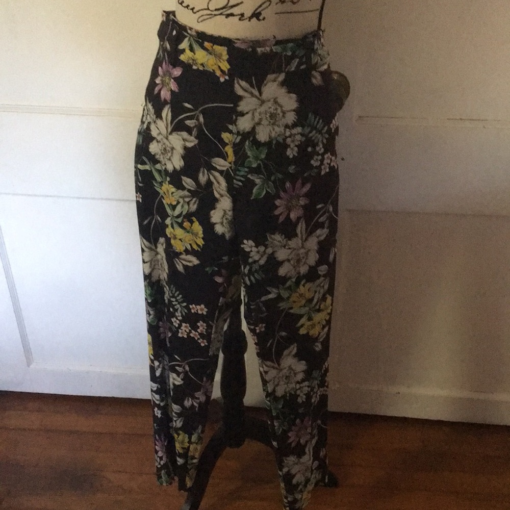 Floral print cropped pants